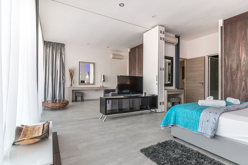 luxurious bedroom image
