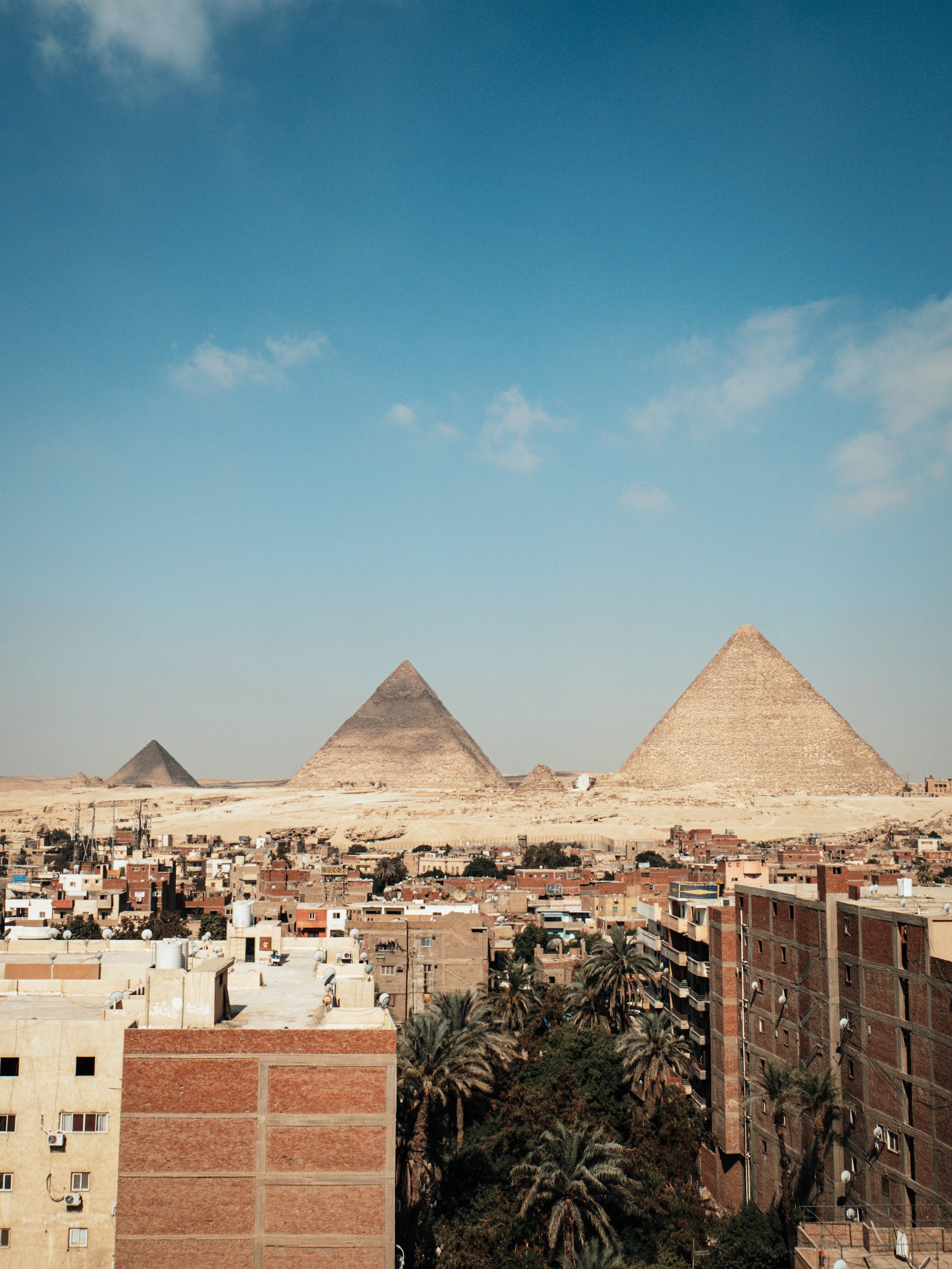 photo of the 3 egyptians pyramids